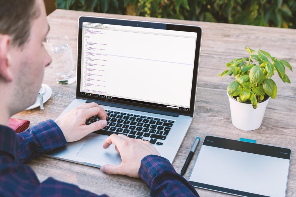 HTMLを小学生が学べるおすすめの教材は？