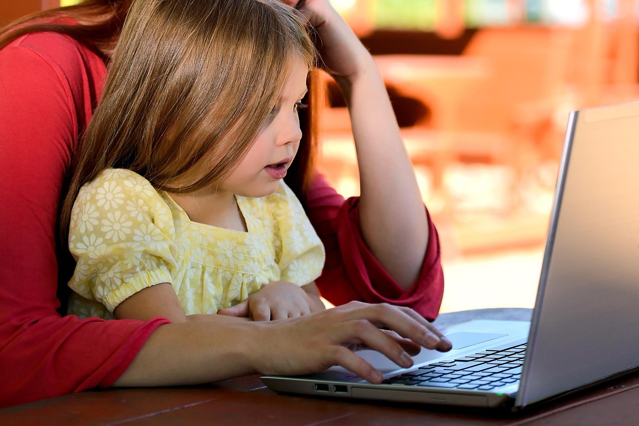 子供が学ぶためのプログラミングとWeb開発の基本は？