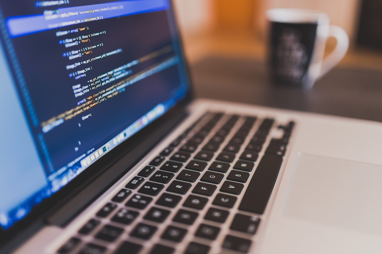 プログラミングに最適な無料ソフトはどれですか？