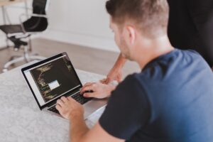 小学生が自宅でネットなしでできるコーディングの学習方法は？